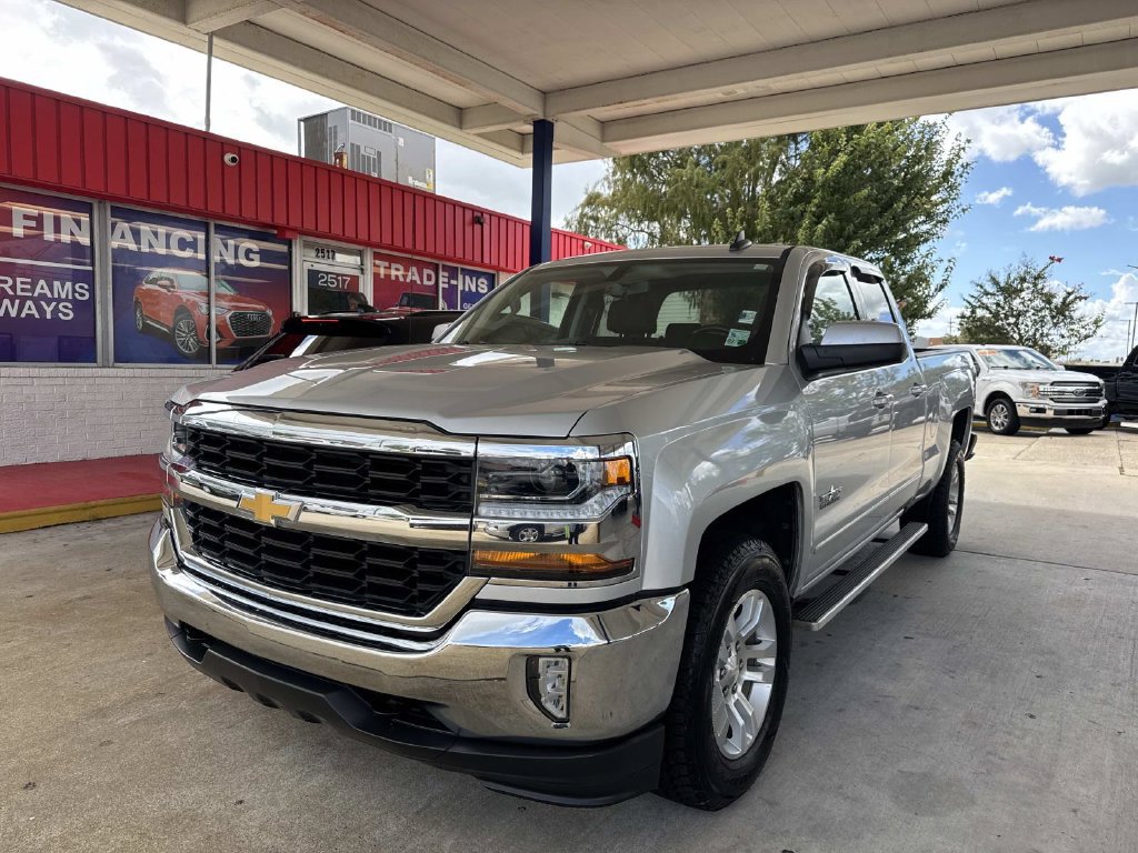Used 2019 Chevrolet Silverado 1500 LT w/ Texas Edition AWD/4WD image 3