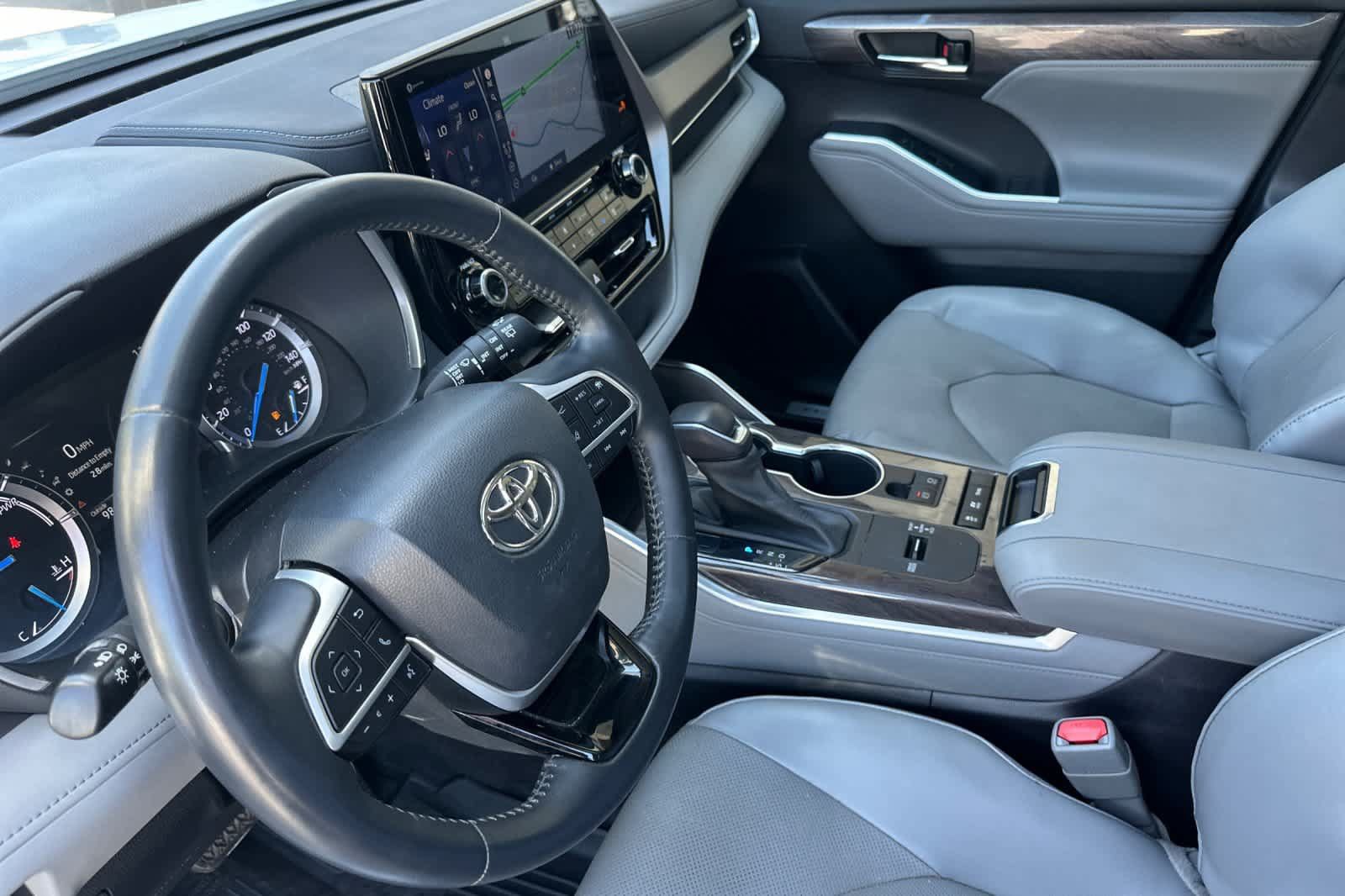 Used 2022 Toyota Highlander Limited AWD/4WD image 10