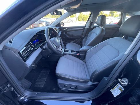 Used 2025 Volkswagen Jetta SE image 25