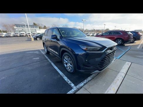 Used 2024 Toyota Grand Highlander XLE image 2