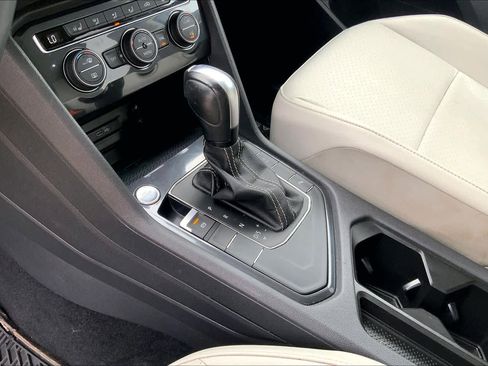 Used 2021 Volkswagen Tiguan SEL image 16