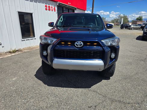 Used 2018 Toyota 4Runner TRD Off-Road Premium AWD/4WD image 2
