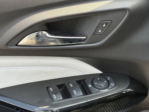 Used 2025 Chevrolet Trax LT FWD image 7