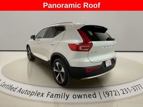 Used 2025 Volvo XC40 B5 Plus image 2