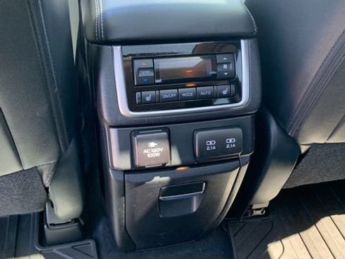 Used 2022 Subaru Ascent Touring AWD/4WD image 19