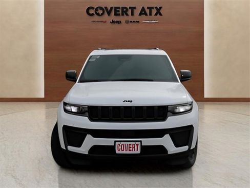 New 2026 Jeep Grand Cherokee Altitude image 8