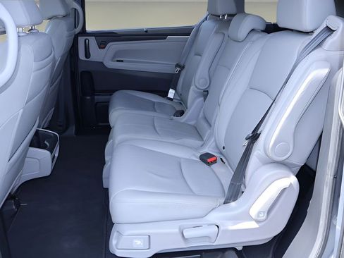 Used 2018 Honda Odyssey Touring image 15