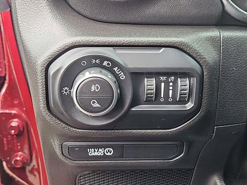 Used 2021 Jeep Gladiator Overland AWD/4WD image 18