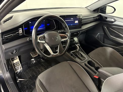 Used 2025 Volkswagen Jetta Sport FWD image 17