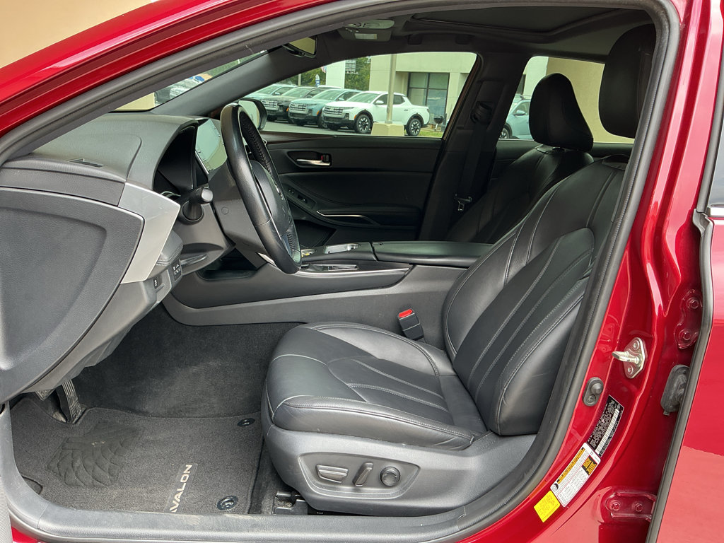 Used 2020 Toyota Avalon XLE w/ Moonroof Package FWD image 10