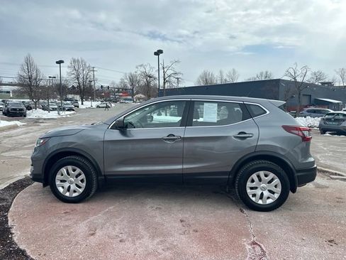 Used 2020 Nissan Rogue Sport S image 2
