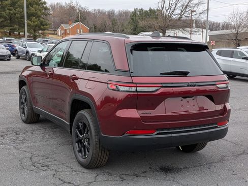 New 2025 Jeep Grand Cherokee Altitude image 7