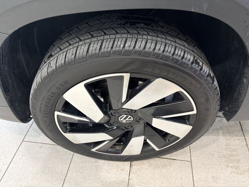 Used 2024 Volkswagen Taos SEL image 7