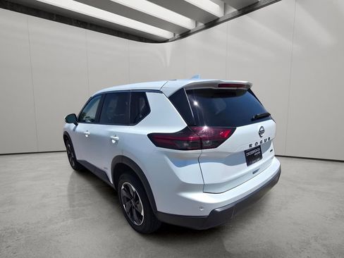 Used 2025 Nissan Rogue SV AWD/4WD image 3