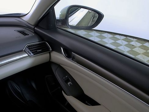 Used 2019 Honda Accord LX image 18
