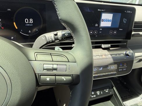 Used 2024 Hyundai Kona Limited FWD image 31