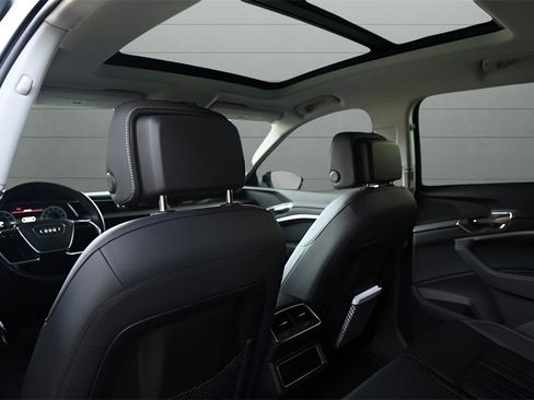 Used 2024 Audi Q8 e-tron Premium image 26