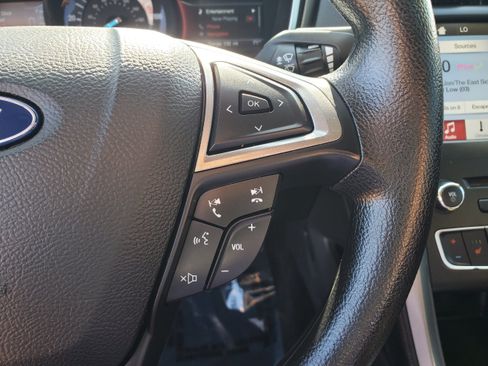 Used 2018 Ford Fusion SE FWD image 16