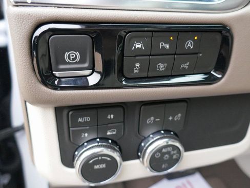 New 2026 GMC Yukon XL Denali image 18