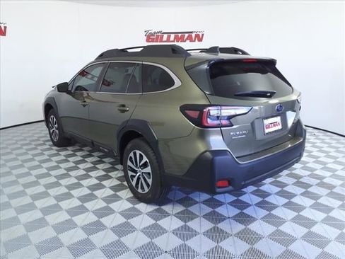Used 2025 Subaru Outback Premium AWD/4WD image 2