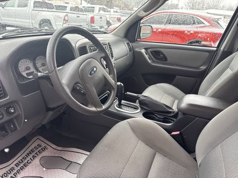 Used 2005 Ford Escape XLT image 17