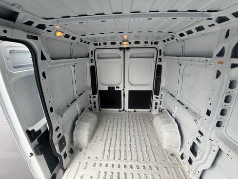 Used 2023 RAM ProMaster 2500 w/ Convenience Group image 12