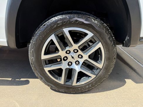 Used 2024 Chevrolet Colorado Z71 w/ Z71 Convenience Package 2 image 17