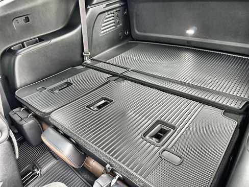 New 2026 GMC Acadia Denali Ultimate w/ LPO, Floor Liner Package AWD/4WD image 18
