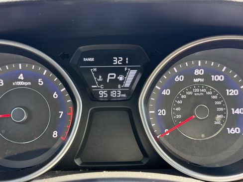 Used 2015 Hyundai Elantra SE FWD image 14