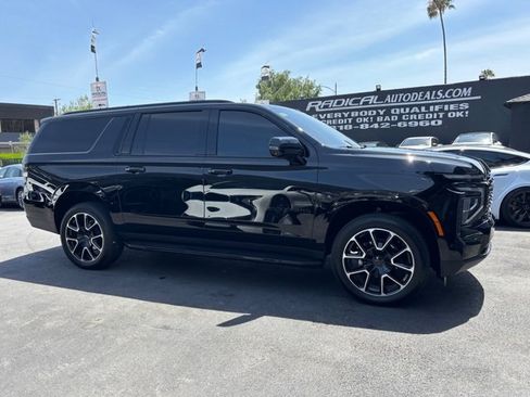 Used 2025 Chevrolet Suburban RST w/ Comfort Package AWD/4WD image 14