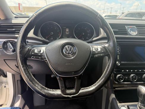Used 2017 Volkswagen Passat 1.8T SE FWD image 15