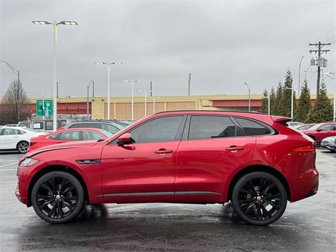 Used 2017 Jaguar F-PACE R-Sport image 8