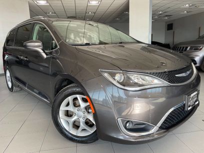 Used 2018 Chrysler Pacifica Touring-L w/ Tire & Wheel Group