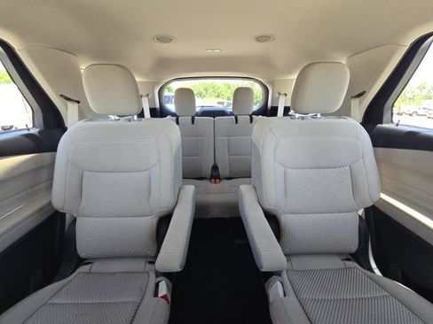 Used 2024 Ford Explorer XLT RWD image 19