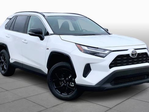 Used 2025 Toyota RAV4 XLE image 2