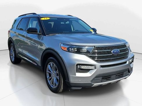 Certified 2023 Ford Explorer XLT w/ Equipment Group 202A AWD/4WD image 1