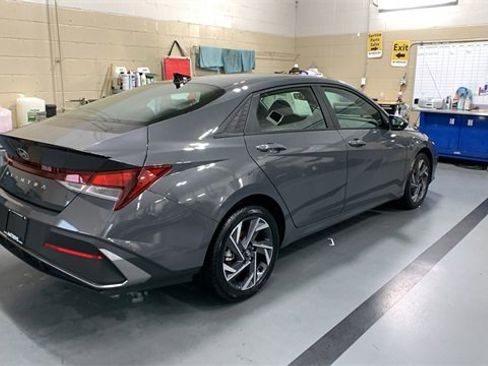 Certified 2025 Hyundai Elantra Sport image 6