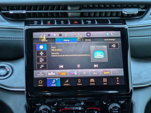 New 2025 Jeep Grand Cherokee Limited w/ Trailer Tow Package AWD/4WD image 19