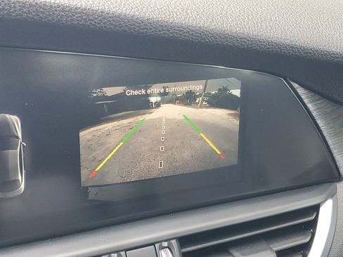 Used 2020 Alfa Romeo Giulia image 24