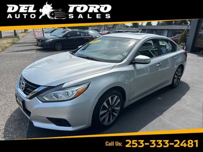 Used 2017 Nissan Altima 2.5 SL w/ Moonroof Package