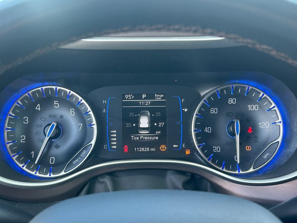 Used 2018 Chrysler Pacifica Touring-L FWD image 21