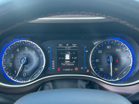 Used 2018 Chrysler Pacifica Touring-L FWD image 21