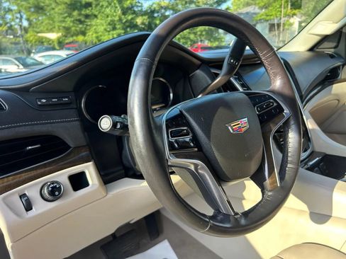 Used 2018 Cadillac Escalade Luxury RWD image 14
