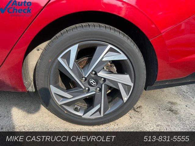 Used 2025 Hyundai Elantra SEL FWD image 5