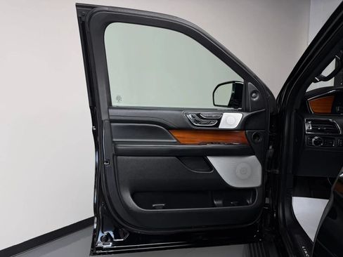 Used 2018 Lincoln Navigator Reserve w/ Technology Package AWD/4WD image 29