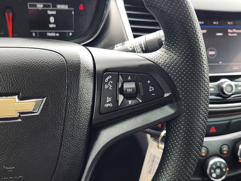 Used 2021 Chevrolet Trax LS FWD image 32