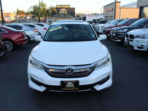 Used 2017 Honda Accord Touring image 3