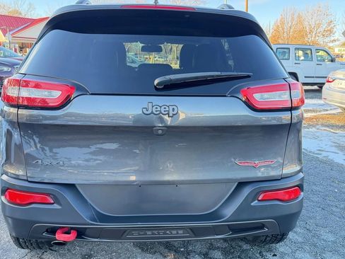 Used 2017 Jeep Cherokee Trailhawk w/ Cold Weather Group image 7