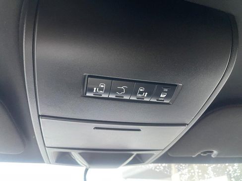 Used 2018 Dodge Grand Caravan SXT FWD image 28