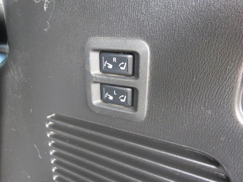 Used 2017 Nissan Armada SL w/ Interior Lighting Package image 43